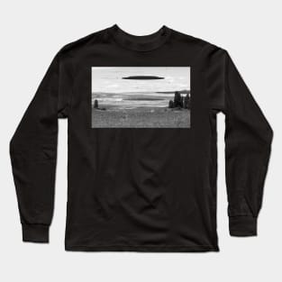 FLYING SAUCER IN THE SKY Long Sleeve T-Shirt